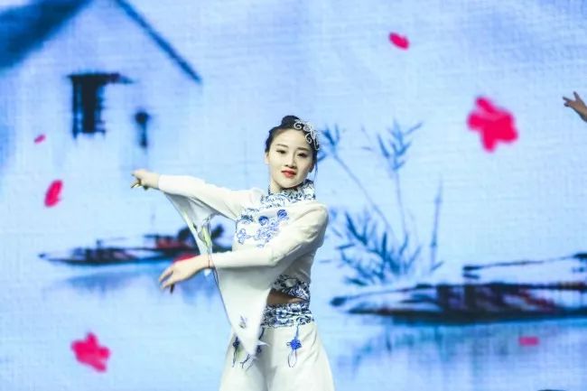 超燃!116萬人次關(guān)注!“2019年第二屆中國(guó)噴碼標(biāo)識(shí)行業(yè)年會(huì)”取得圓滿成功